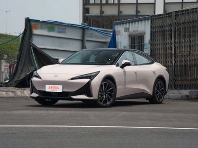极狐 阿尔法S5最新价格2024款与配置的完美平衡
